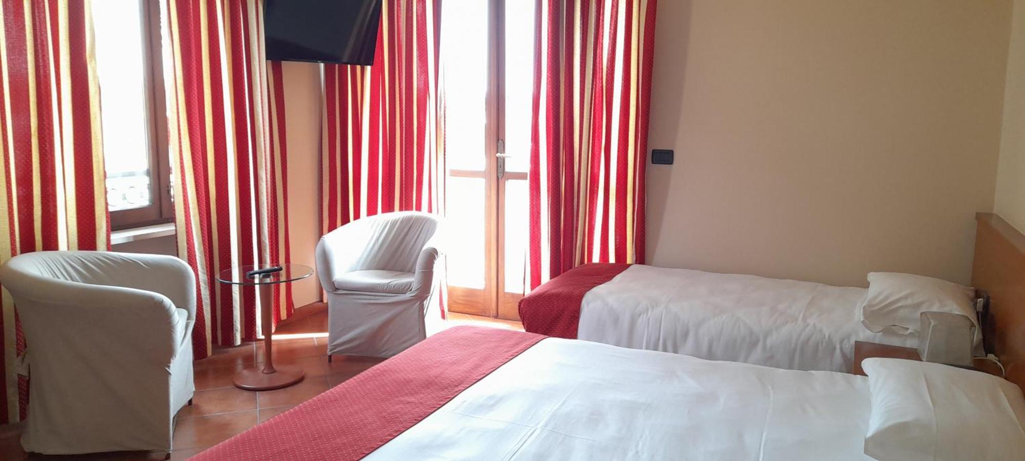 Hotel Ceretto Busca Экстерьер фото
