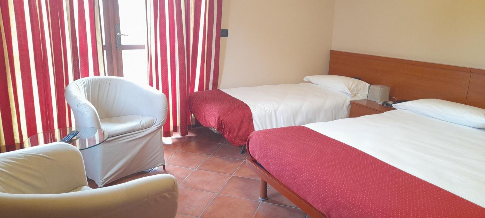 Hotel Ceretto Busca Экстерьер фото