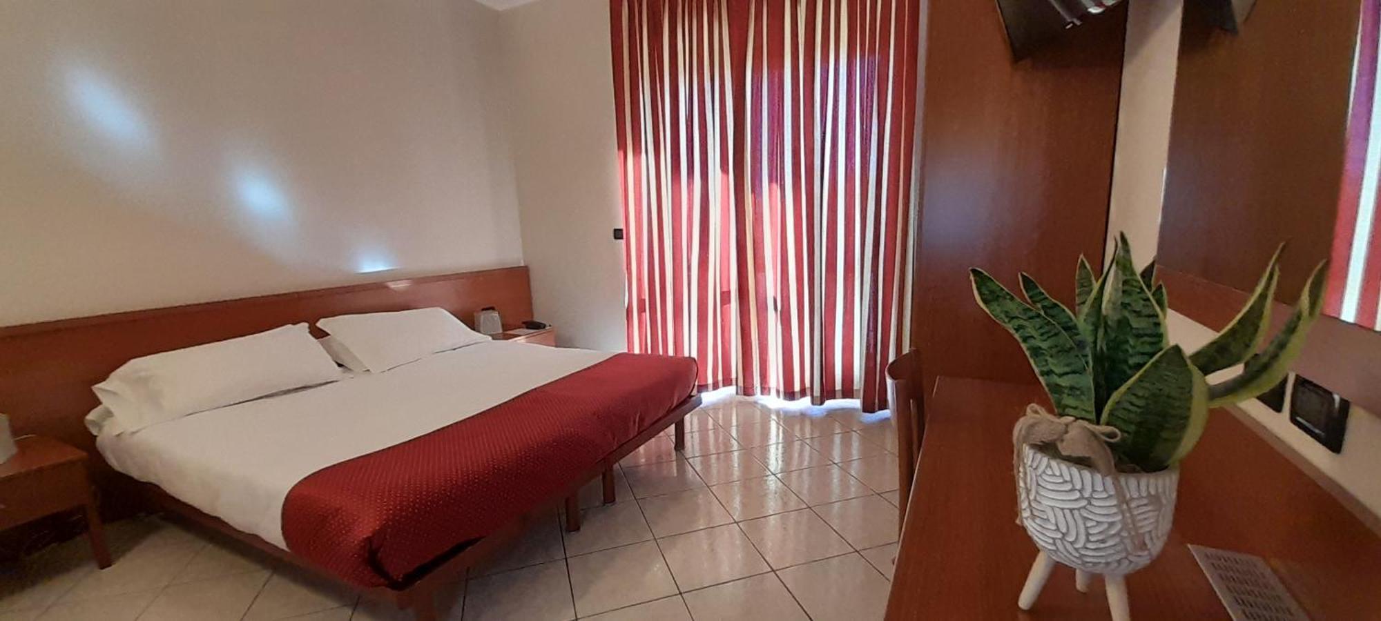 Hotel Ceretto Busca Экстерьер фото
