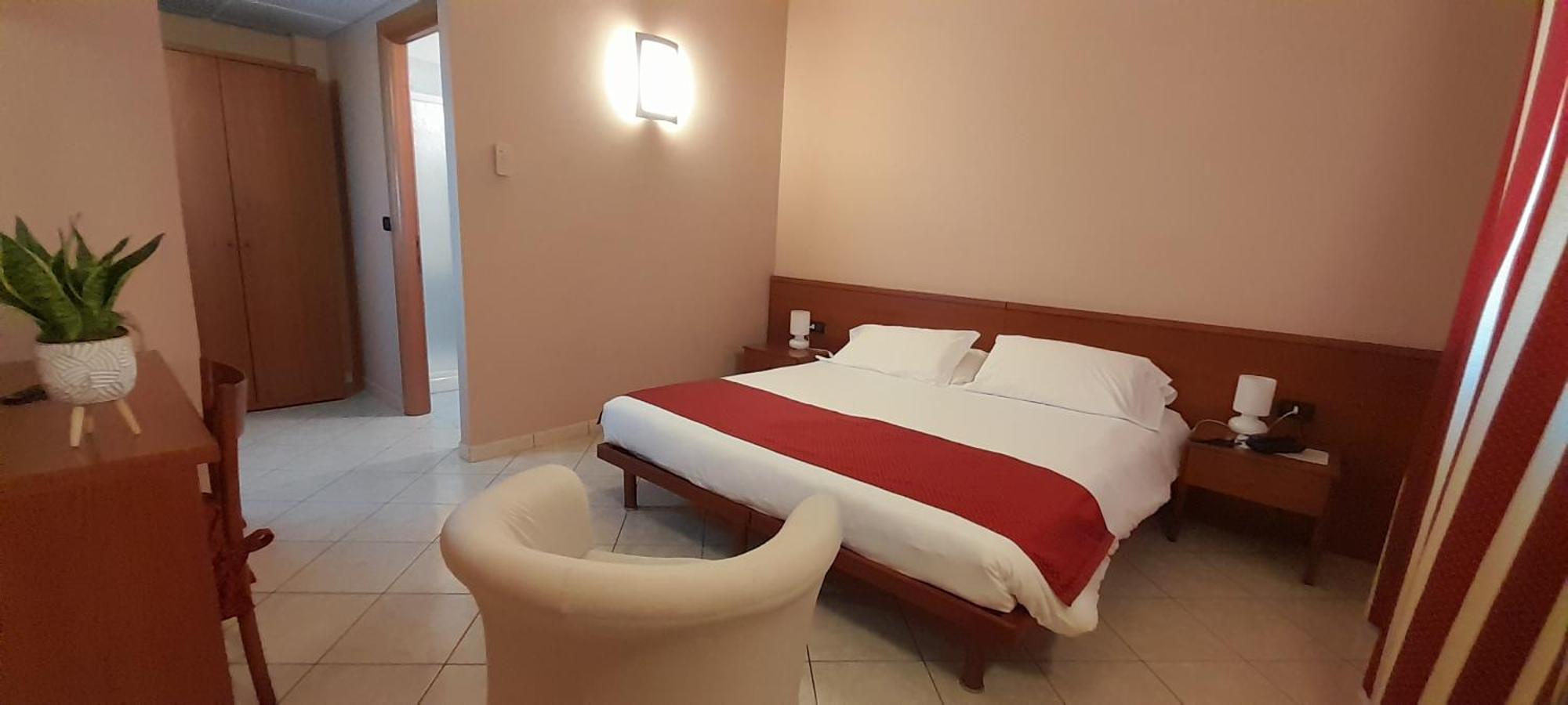 Hotel Ceretto Busca Экстерьер фото