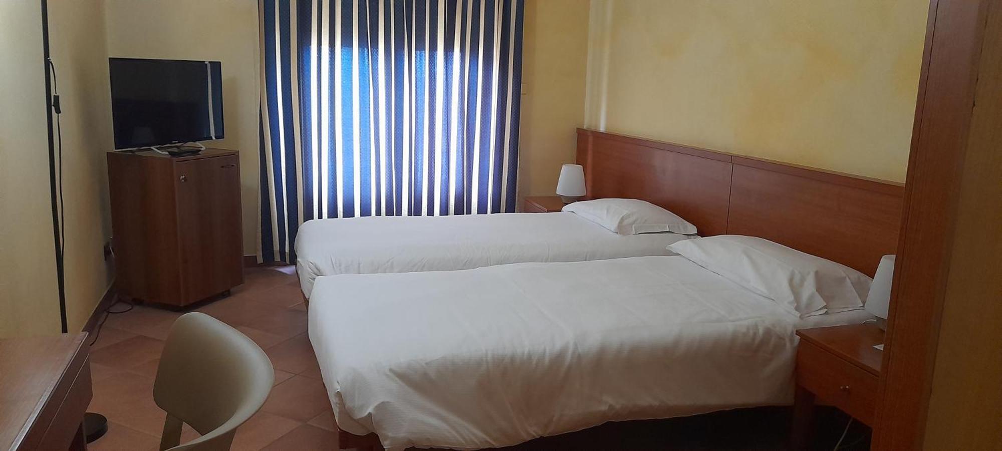 Hotel Ceretto Busca Экстерьер фото