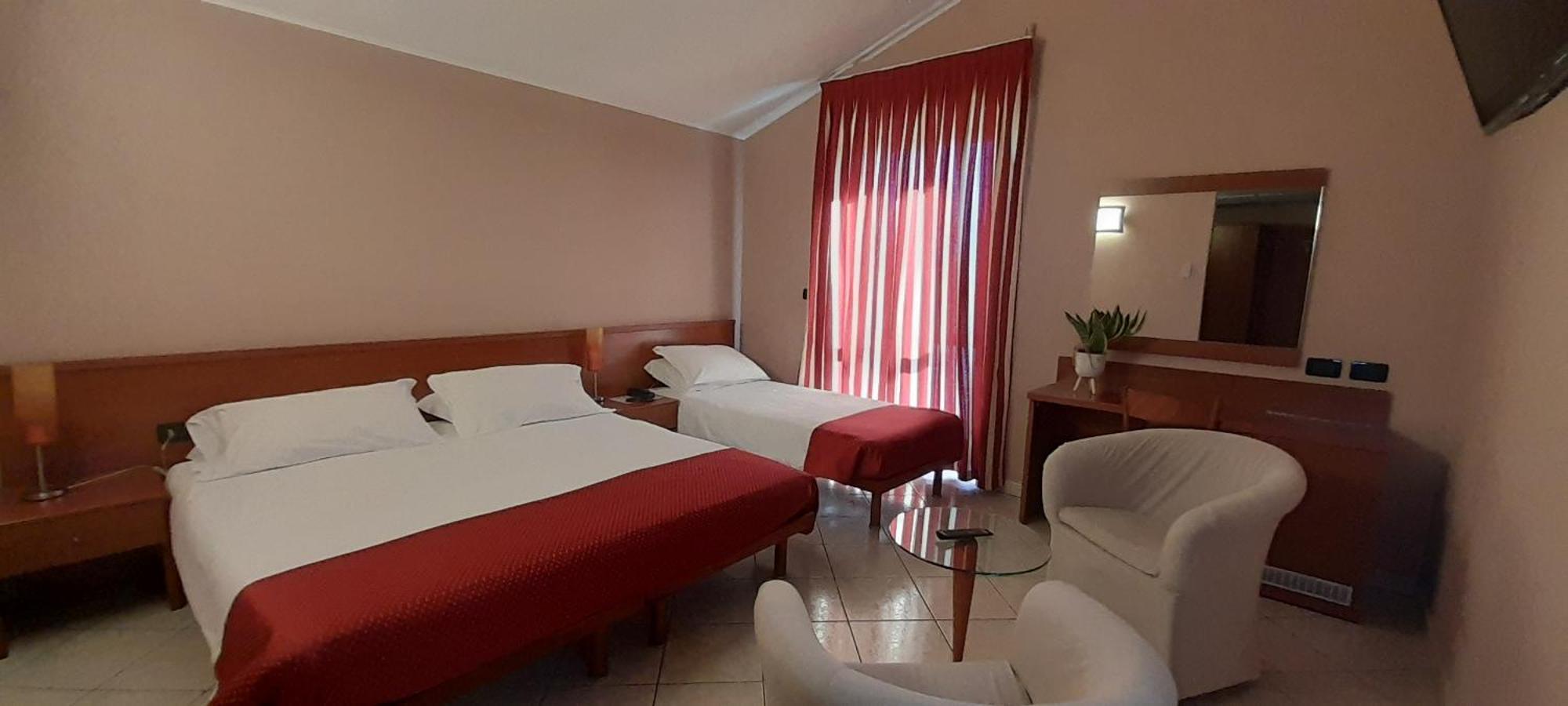 Hotel Ceretto Busca Экстерьер фото